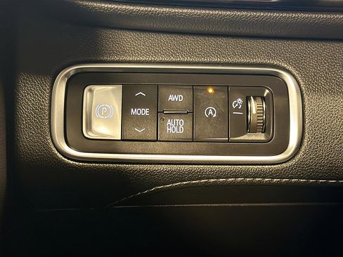 Used 2025 Buick Enclave Preferred image 17