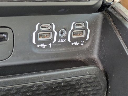 Used 2019 RAM 1500 Laramie image 33