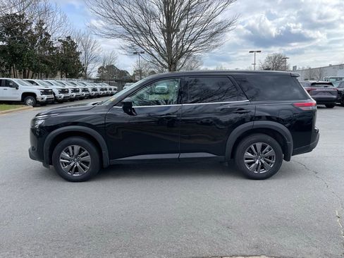 Used 2024 Nissan Pathfinder S image 4