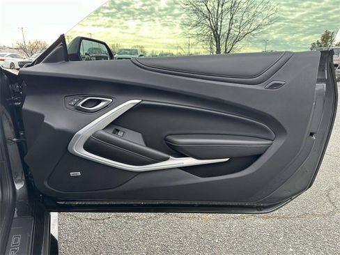 Used 2018 Chevrolet Camaro LT image 8