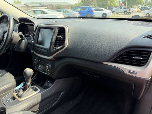 Used 2014 Jeep Cherokee Limited FWD image 11