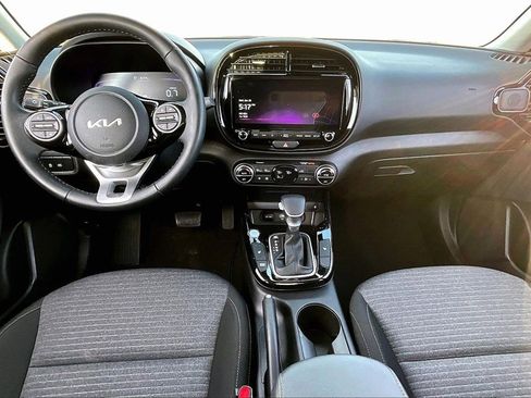 Certified 2025 Kia Soul EX image 15