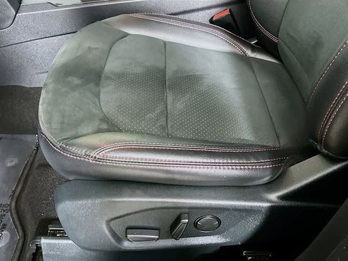 Certified 2019 Ford Explorer XLT w/ Equipment Group 202A image 31