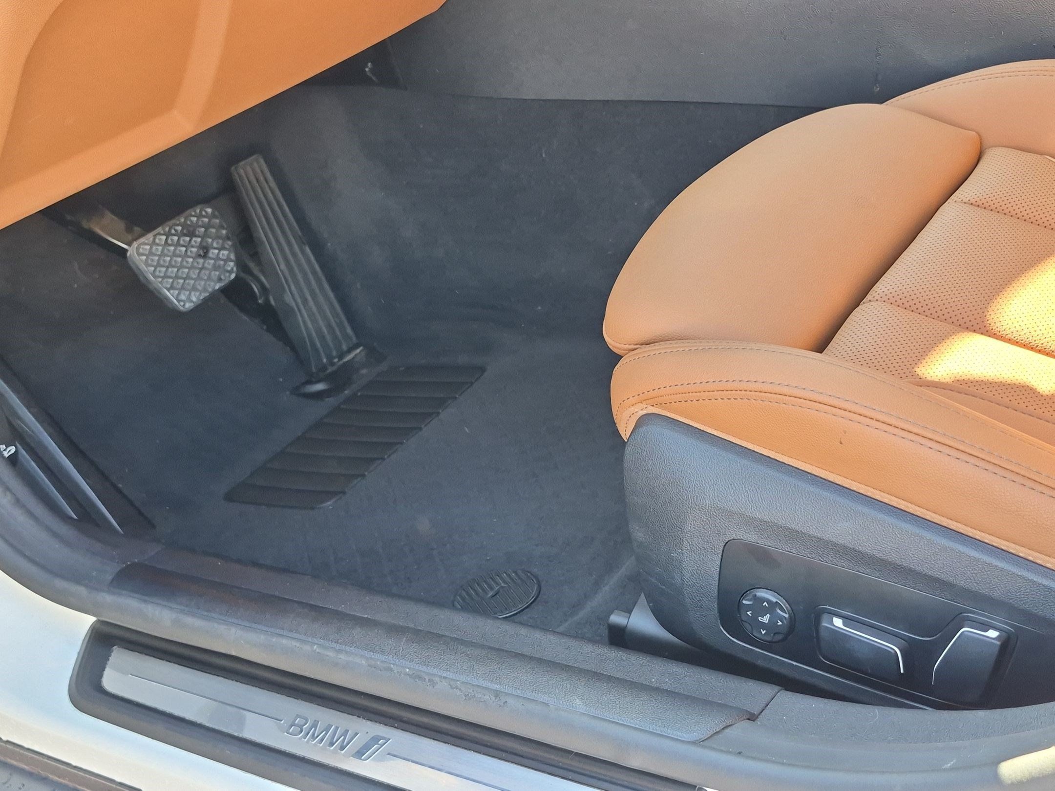 Certified 2024 BMW i4 eDrive35 w/ Premium Package RWD image 17