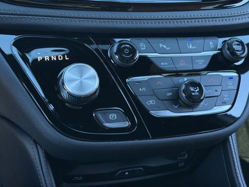 New 2026 Chrysler Pacifica Pinnacle image 24