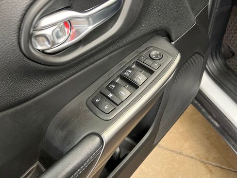 Used 2020 Jeep Cherokee Latitude Plus w/ Cold Weather Group image 13