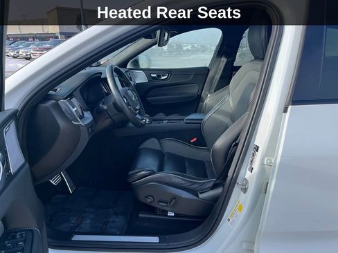 Used 2022 Volvo XC60 B6 R-Design image 12