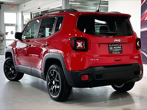 Used 2018 Jeep Renegade Latitude w/ Cold Weather Group AWD/4WD image 4