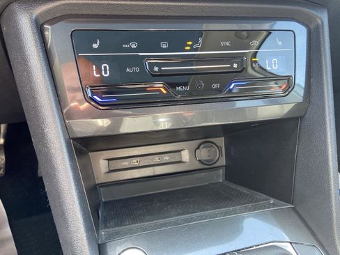 Used 2023 Volkswagen Tiguan SE w/ Panoramic Sunroof Package FWD image 31