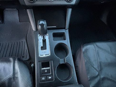 Used 2017 Subaru Outback 2.5i Limited image 17