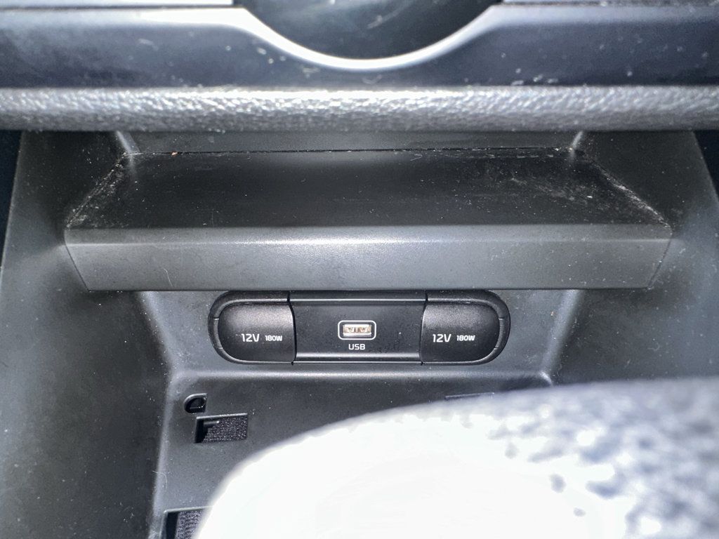 Used 2022 Kia Soul LX FWD image 30