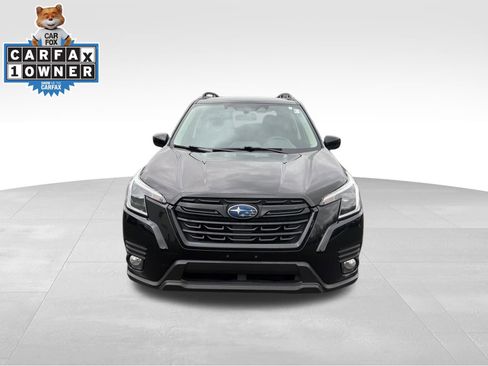 Used 2023 Subaru Forester Premium image 2