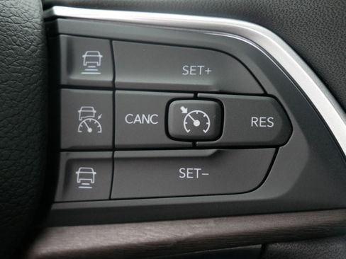 New 2025 Jeep Grand Cherokee Limited w/ Trailer Tow Package image 15