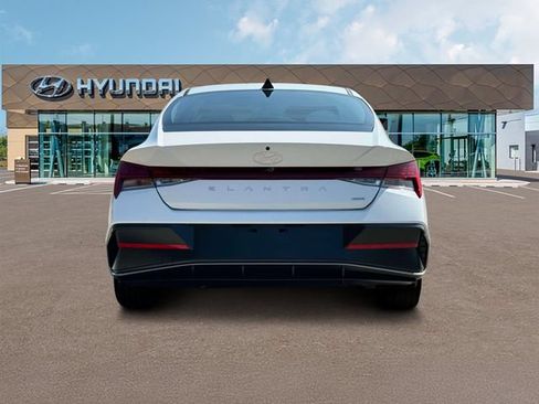 New 2025 Hyundai Elantra Limited FWD image 6