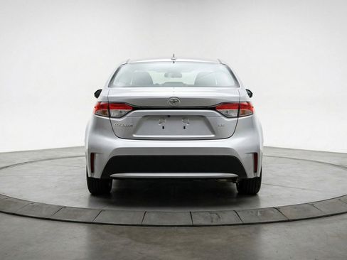 Used 2025 Toyota Corolla LE FWD image 7