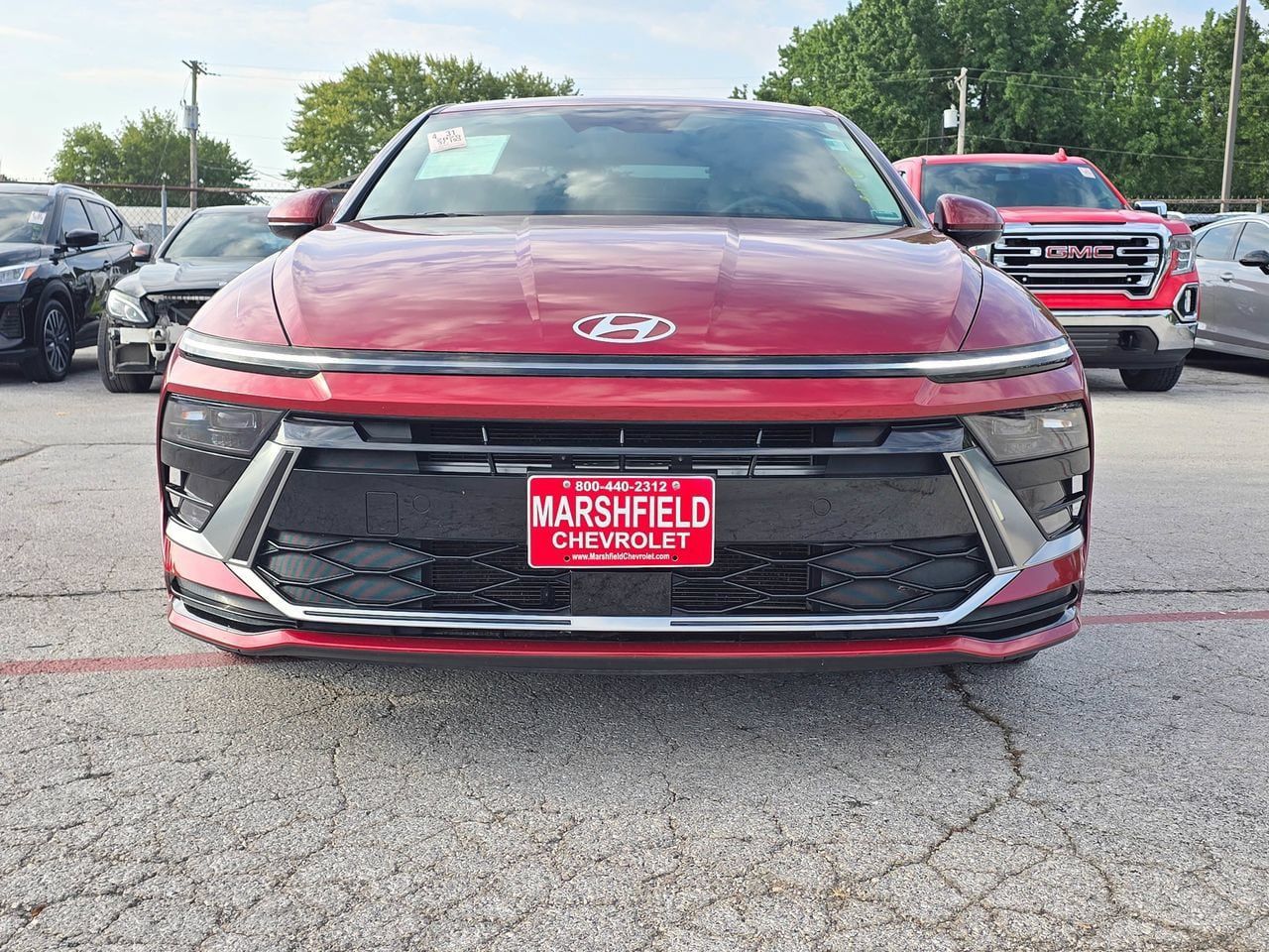 Used 2025 Hyundai Sonata SEL FWD image 2