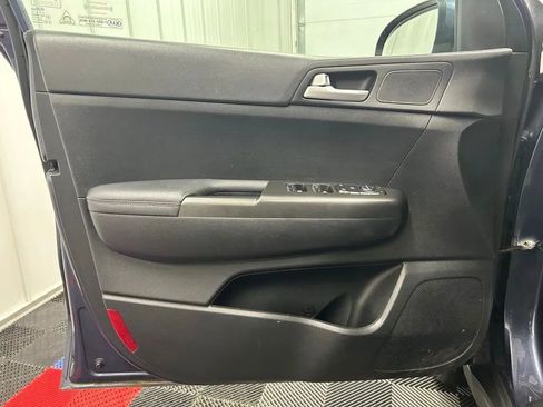 Used 2018 Kia Sportage LX w/ LX Popular Package image 9