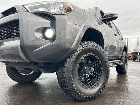Used 2017 Toyota 4Runner SR5 image 2