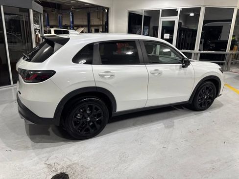 Used 2024 Honda HR-V Sport image 9
