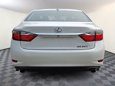 Used 2014 Lexus ES 350 w/ Premium Package FWD image 5