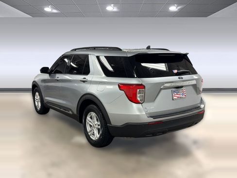 Used 2024 Ford Explorer XLT RWD image 3