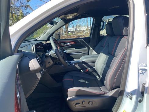 New 2026 Chevrolet Traverse RS w/ LPO, Floor Liner Package AWD/4WD image 12