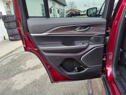 Used 2024 Jeep Grand Cherokee Limited 4xe AWD/4WD image 15