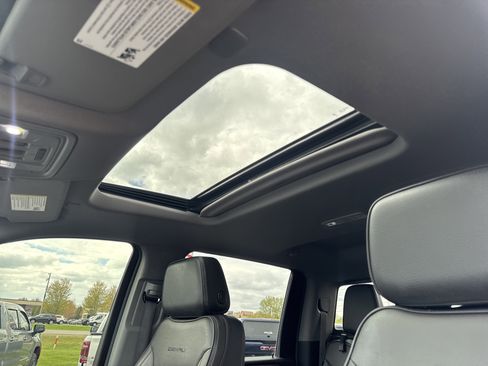 Used 2024 GMC Sierra 2500 Denali w/ Denali Reserve Package AWD/4WD image 18