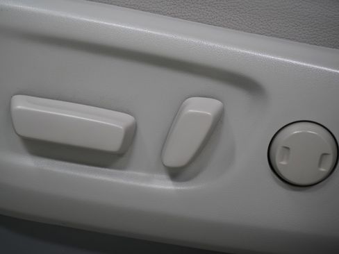 Used 2014 Toyota Sienna XLE FWD image 16