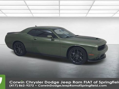 Used 2022 Dodge Challenger R/T image 2