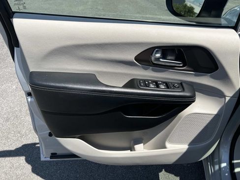 Used 2023 Chrysler Voyager LX FWD image 28