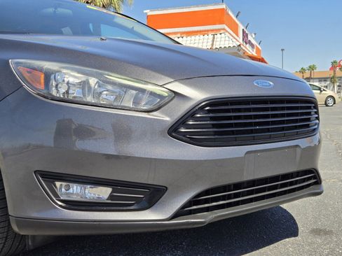 Used 2017 Ford Focus SE FWD image 5