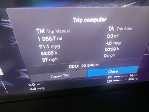 Certified 2024 Volvo XC60 T8 Ultimate w/ Climate Package image 17