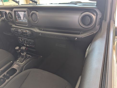 Used 2021 Jeep Wrangler Sport AWD/4WD image 21