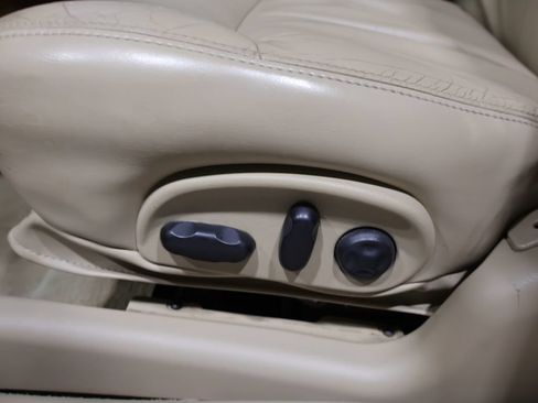 Used 2005 Buick Le Sabre Limited w/ Celebration Edition Package FWD image 10