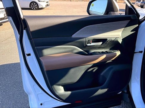 Used 2026 Toyota Grand Highlander Platinum image 10