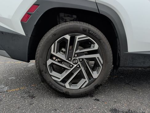 Certified 2025 Hyundai Tucson Limited AWD/4WD image 23