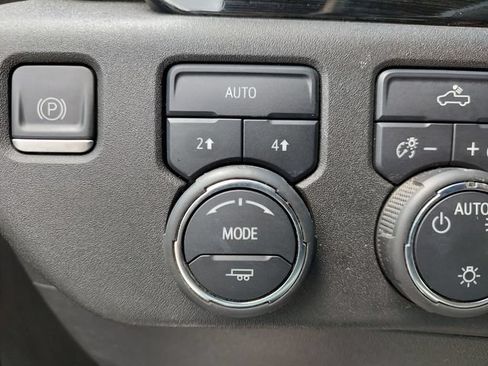 Used 2023 Chevrolet Silverado 1500 LT AWD/4WD image 38