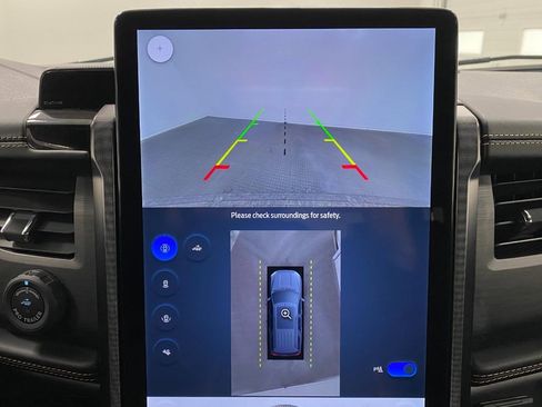 Used 2024 Ford Expedition Platinum image 26