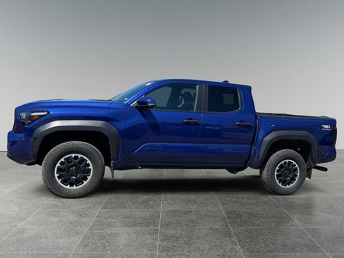 Used 2024 Toyota Tacoma TRD Off-Road w/ TRD Off Road Upgrade Package AWD/4WD image 3