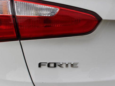 Used 2016 Kia Forte LX FWD image 37
