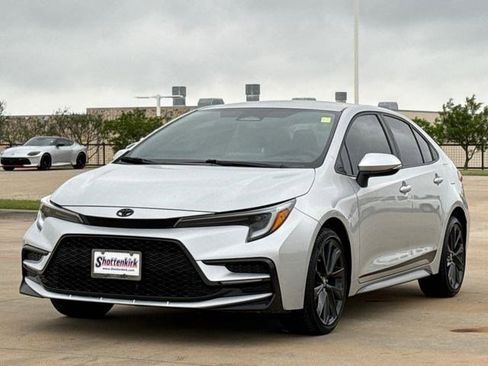Used 2024 Toyota Corolla SE FWD image 3