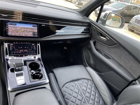 Used 2025 Audi SQ7 Prestige w/ Prestige Package image 15