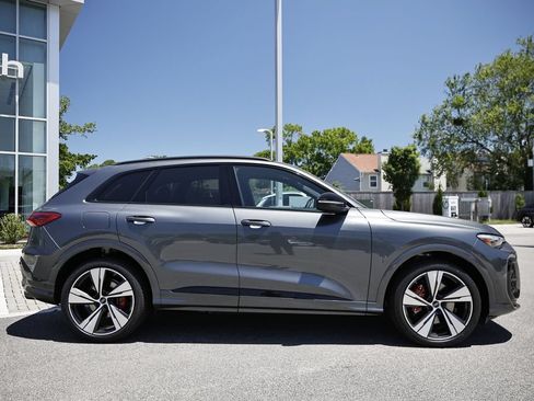 New 2026 Audi SQ5 Premium Plus AWD/4WD image 4