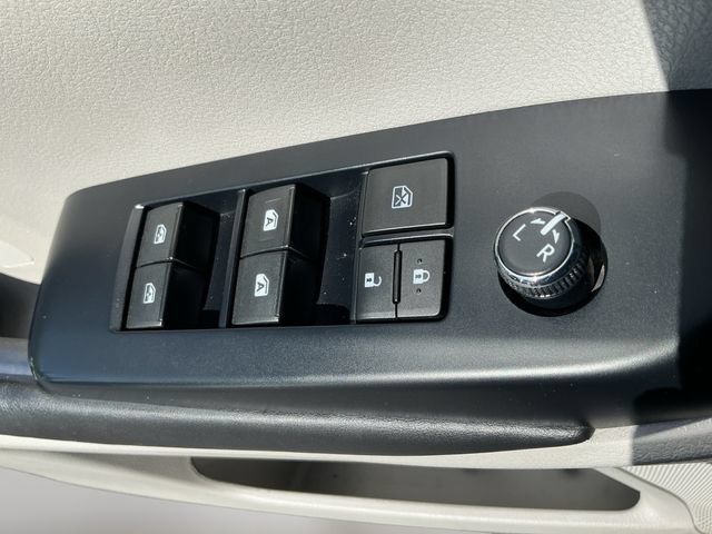 Used 2018 Toyota Highlander XLE AWD/4WD image 12