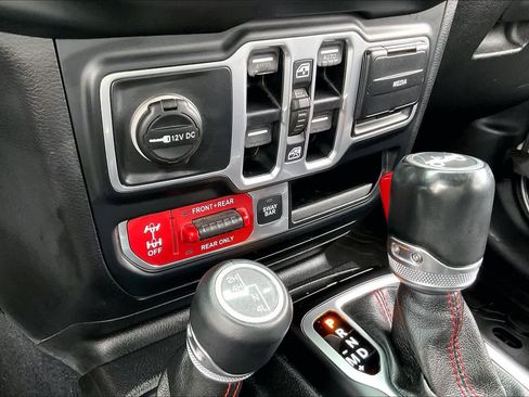 Used 2018 Jeep Wrangler Unlimited Rubicon image 35