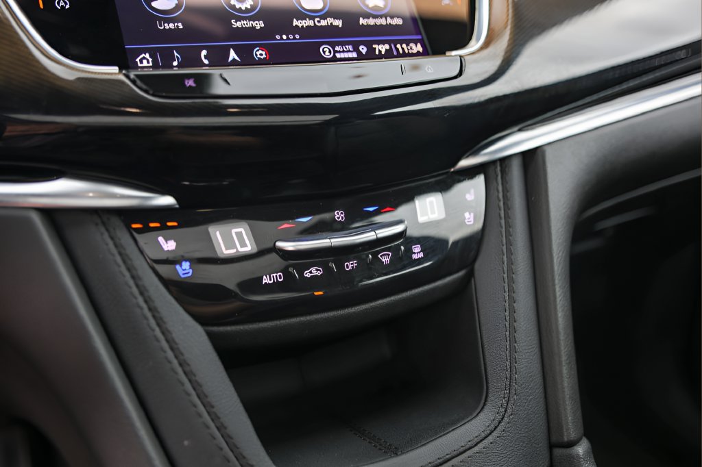 Certified 2024 Cadillac XT6 Sport w/ Platinum Package AWD/4WD image 18