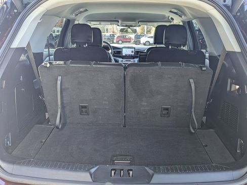 Used 2022 Ford Explorer XLT w/ Equipment Group 202A image 27