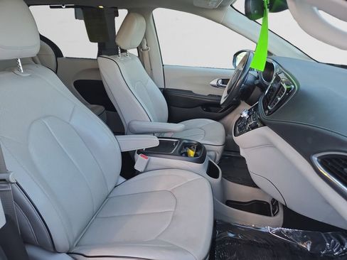 Used 2019 Chrysler Pacifica Limited w/ Advanced Safetytec Group image 16