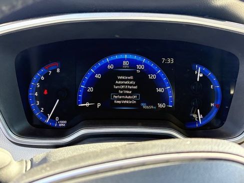 Used 2022 Toyota Corolla Cross XLE w/ Convenience Package FWD image 16